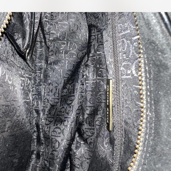 Charles David Black Shoulder Bag with Gold Details - Picture 5 of 8